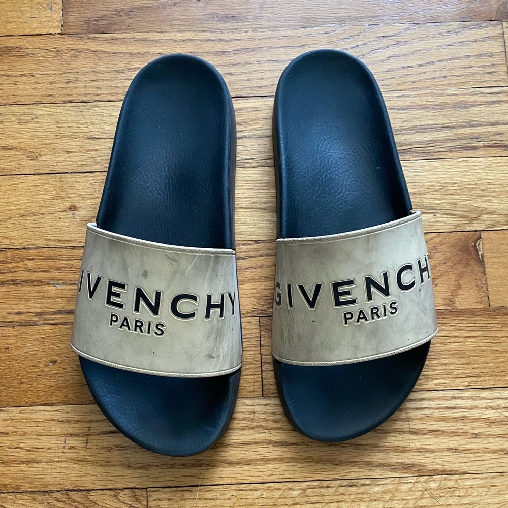 Givenchy Men’s Slides (10) (Pre owned)